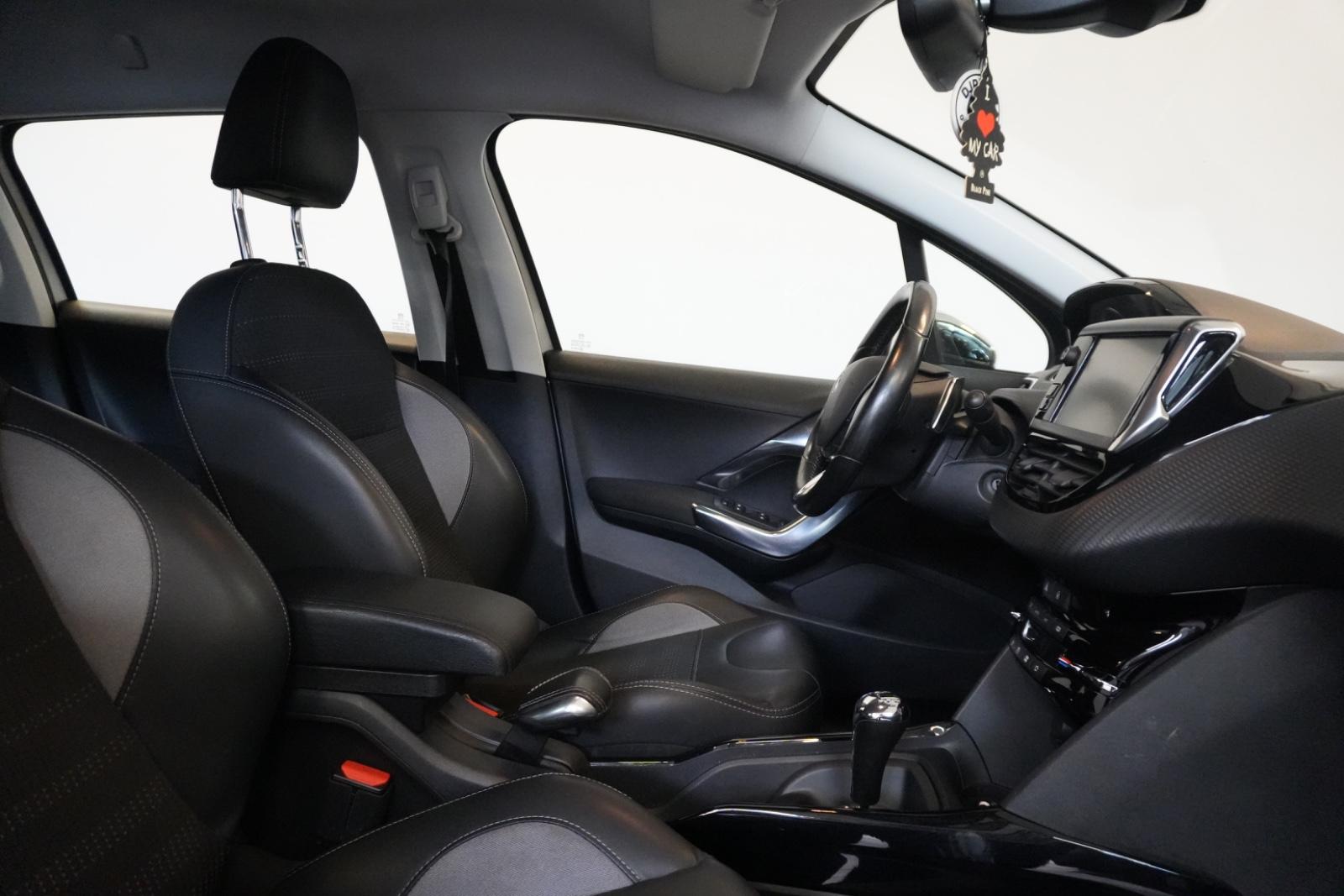 Peugeot 2008 1.2 VTi Allure Automatik PDC AHK