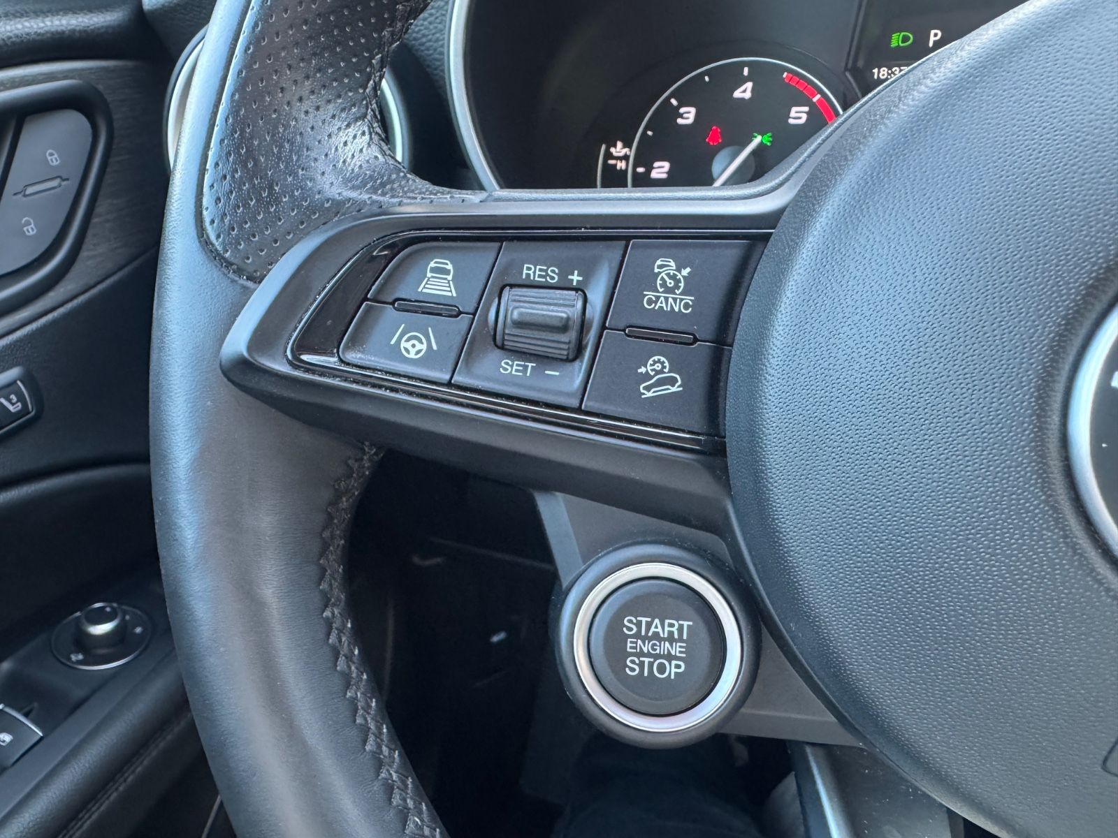 Fahrzeugabbildung Alfa Romeo Stelvio Ti Q4/MEMORY/NAVI/KAMERA/ACC/KLIMA