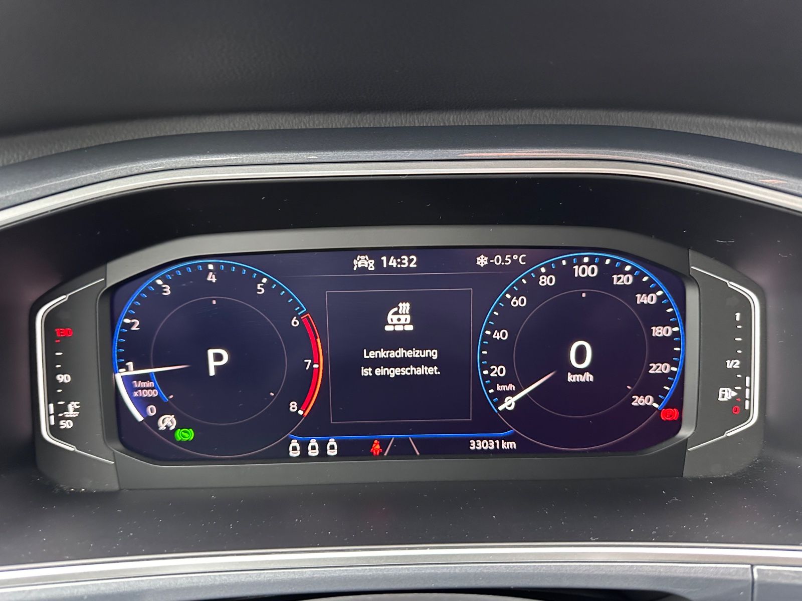 Fahrzeugabbildung Volkswagen T-Roc 1.5 TSI Style DSG AHK/ACC/LED/APP/SHZG/GJR