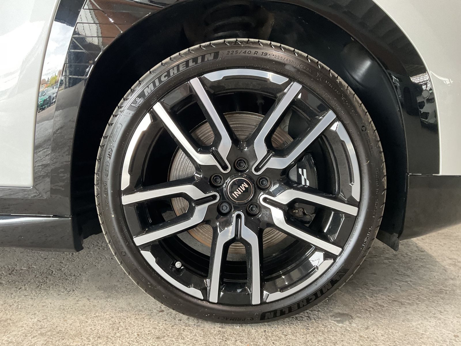 Fahrzeugeinzelansicht 16 Fahrzeugabbildung MINI Aceman SE |JCW Trim |Paket XL