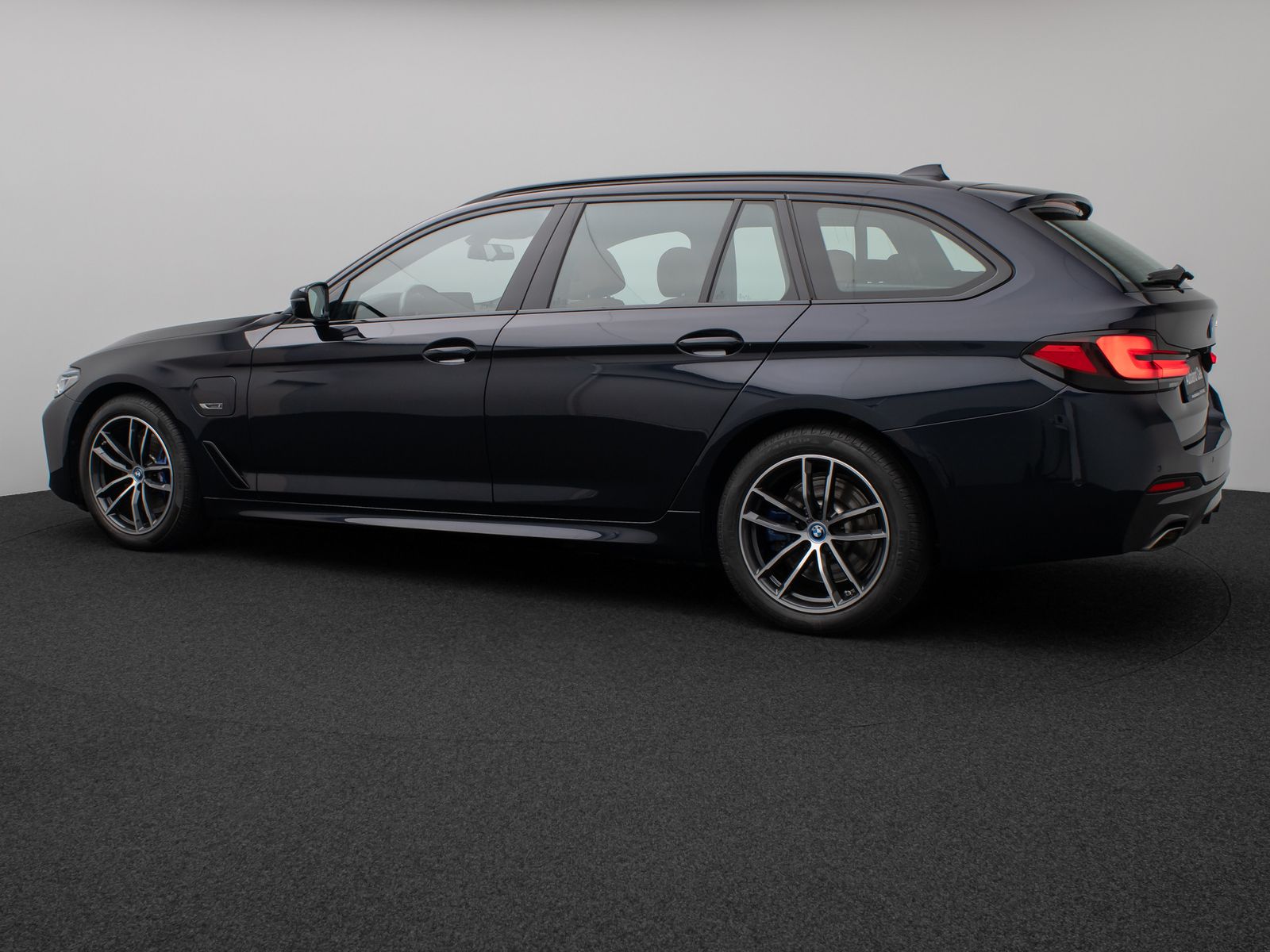 Fahrzeugabbildung BMW 530e M Sport Panorama Laser Kamera HUD DAB H/K