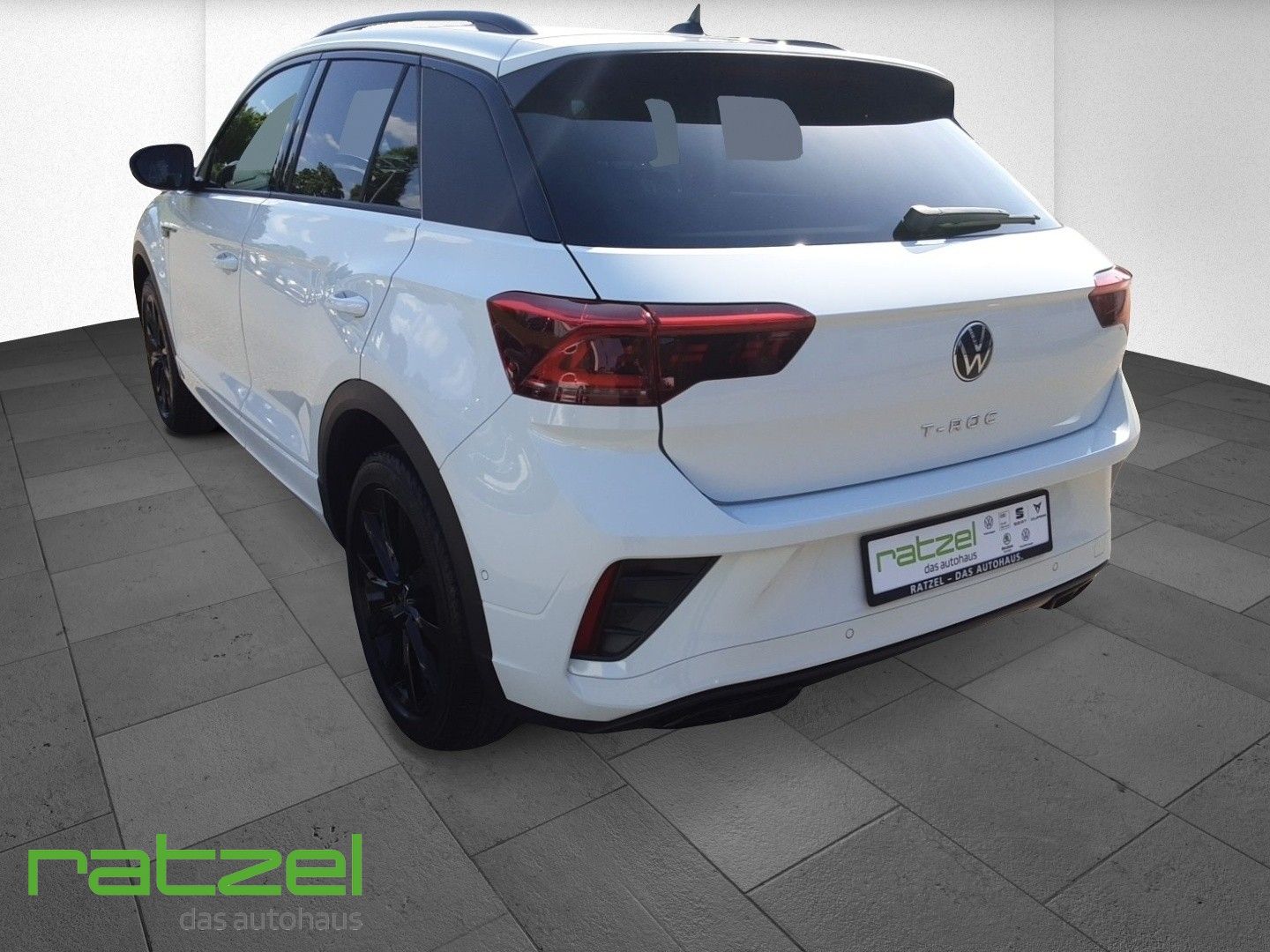 Fahrzeugabbildung Volkswagen T-Roc R-Line 1.5 TSI Sportpaket StandHZG AHK-abn