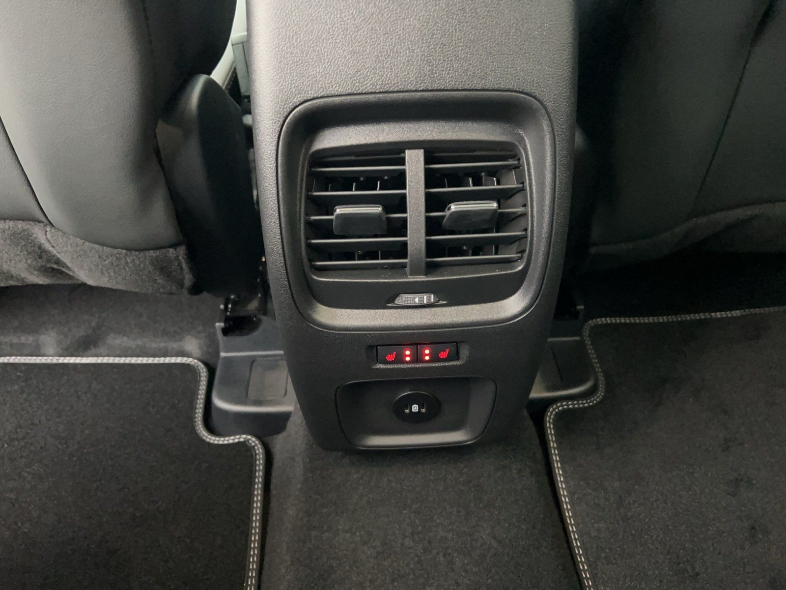 Fahrzeugabbildung Ford Kuga Active X FHEV Glas Dach Winter P. LM 20Z