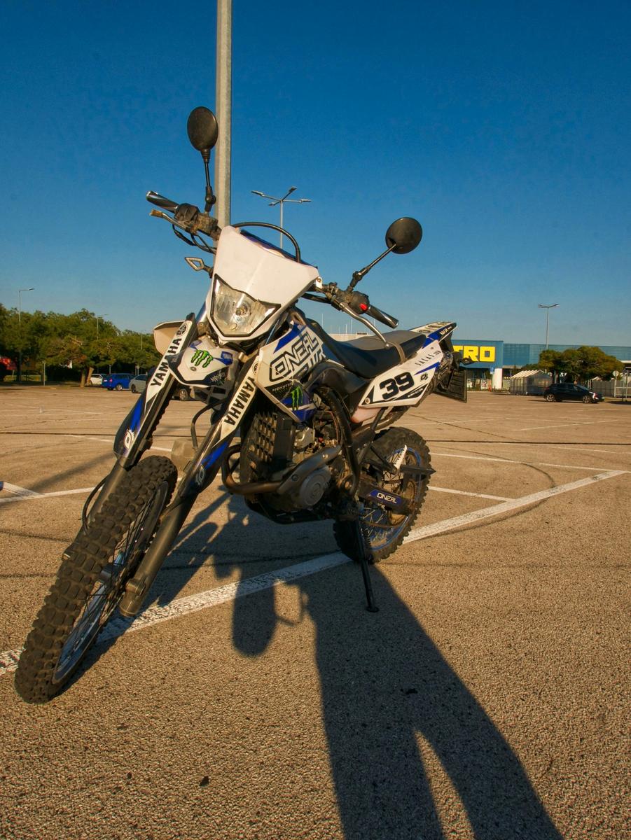 Yamaha WR 125R 2014 — вигляд ззаду