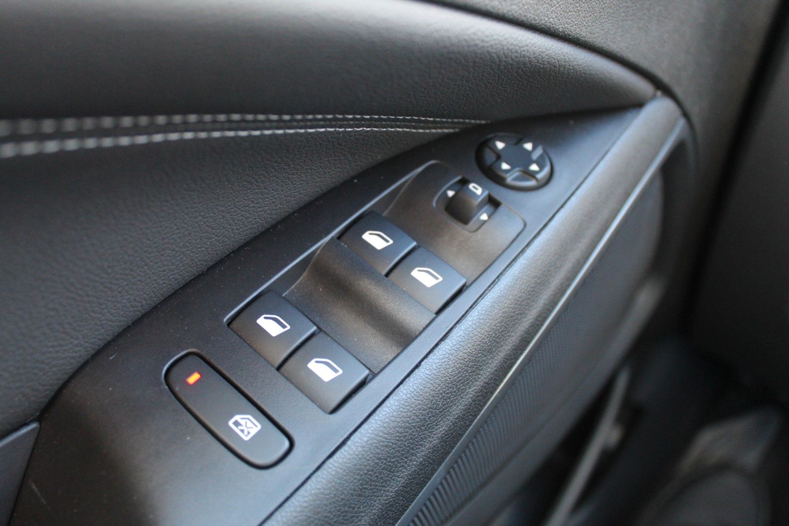 Fahrzeugabbildung Opel Crossland Elegance Allw.*Navi*Kamera*Sitzh.