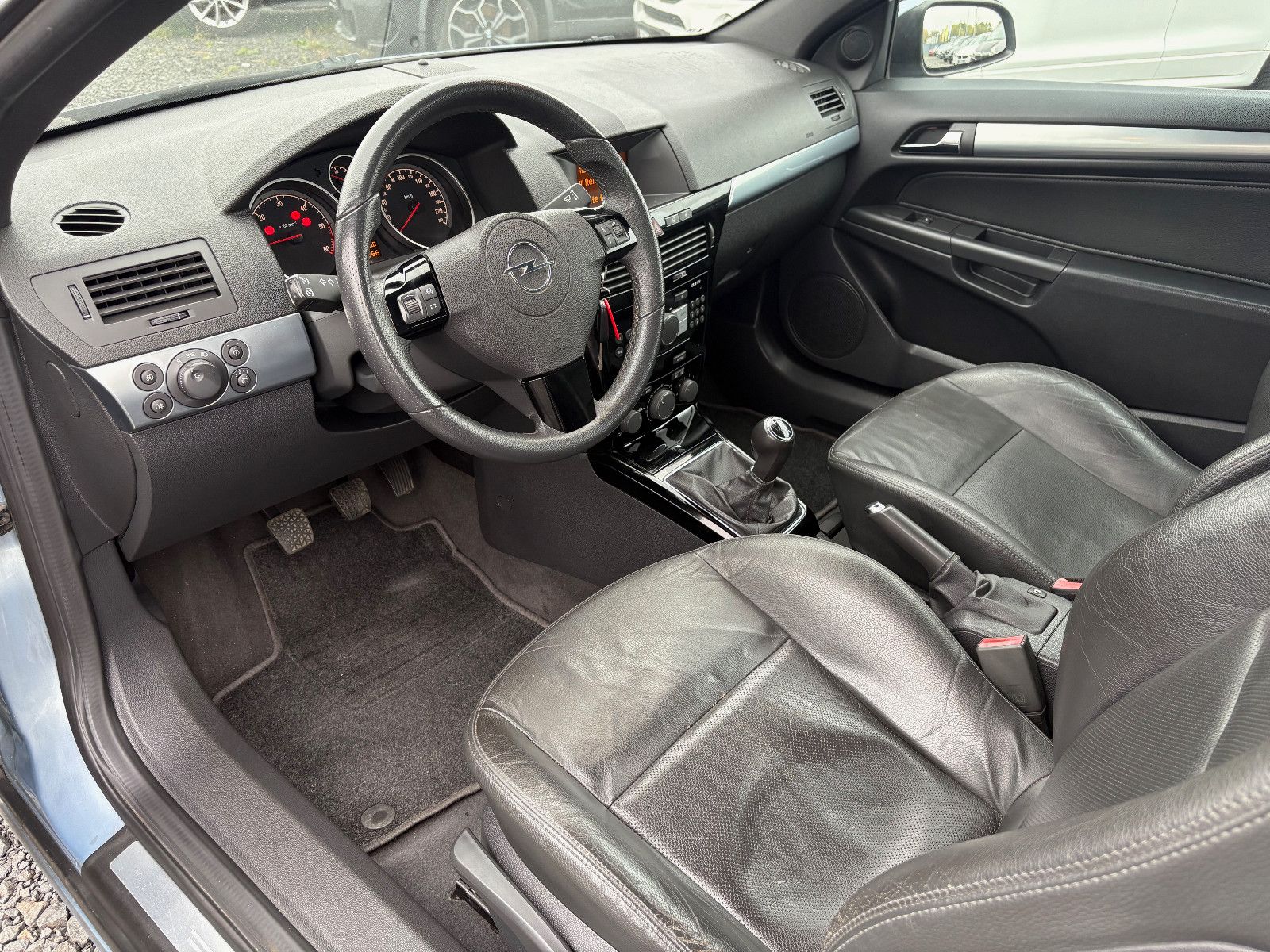 Fahrzeugabbildung Opel Astra 1.9 CDTI Leder Klima 1.HAND 110kW
