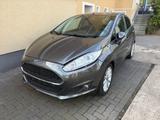 Ford Fiesta Titanium Kleiner Unfall vorne - Ford: Unfallwagen
