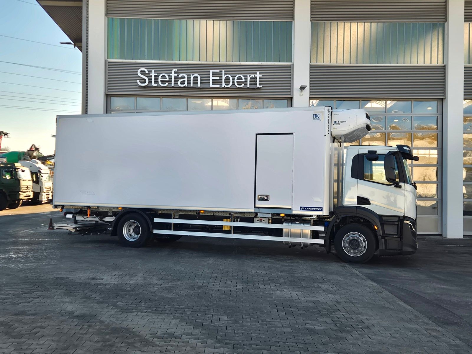 Fahrzeugabbildung Iveco S-Way 400 4x2 Kühlkoffer, LBW, Thermoking T1200R