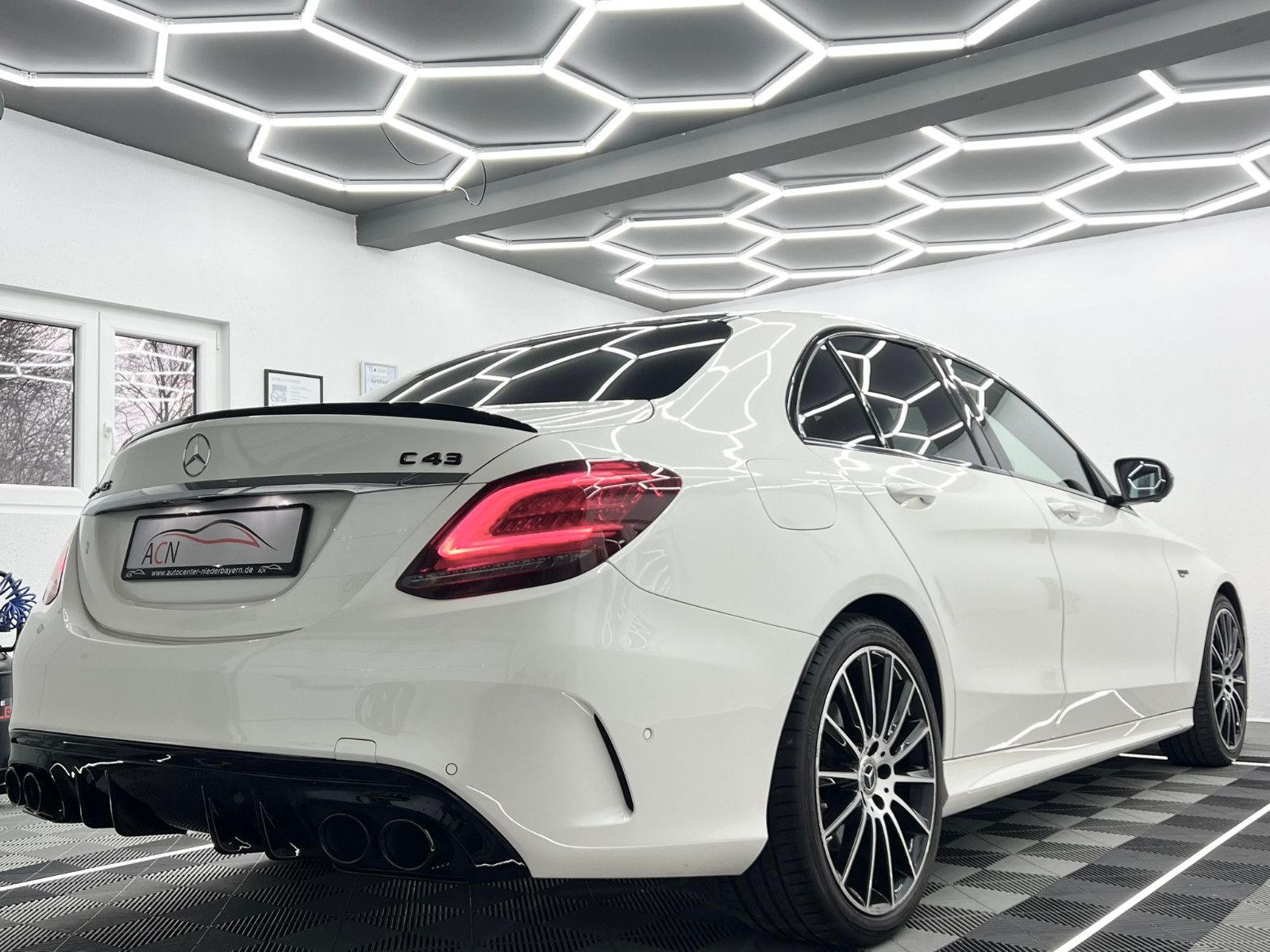 Fahrzeugabbildung Mercedes-Benz C 300 Lim. AMG-LINE/360*/BURMESTER/WIDESCREEN