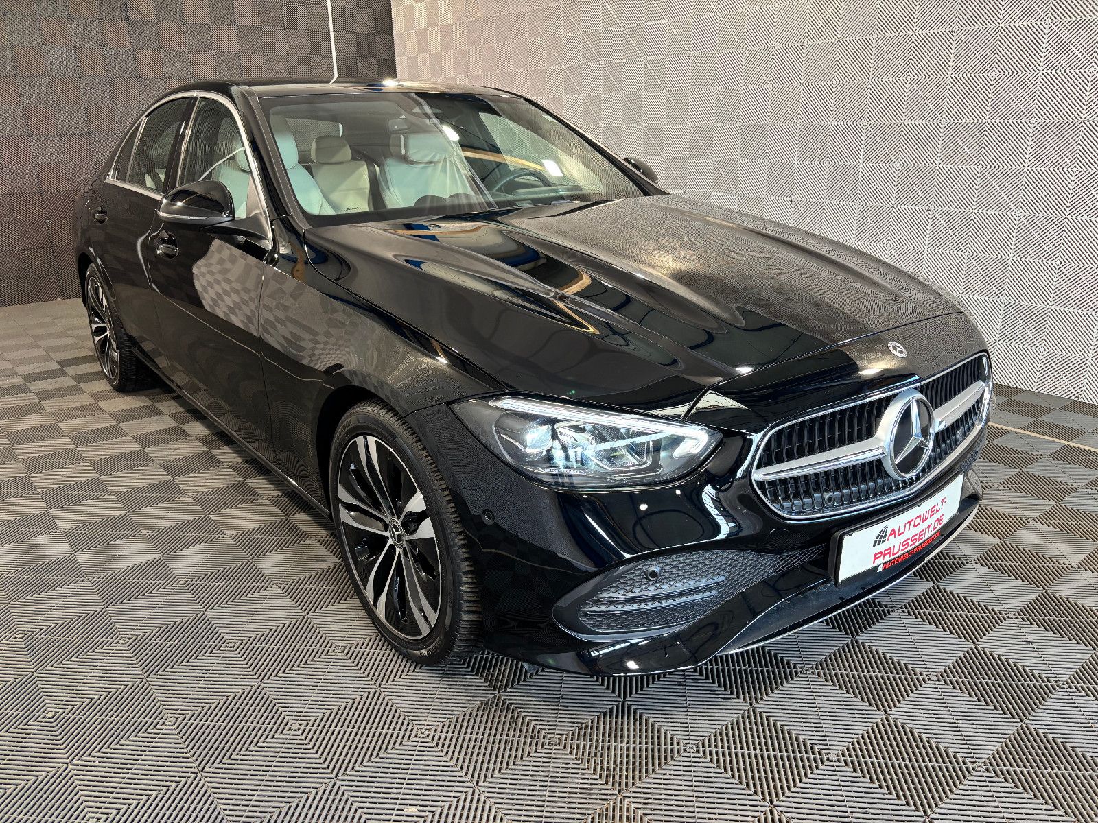 Gebrauchtwagen Mercedes-Benz C 180 C 180 Lim*Avantgarde*R.KAM-MBUX-AMBIENTE-DAB-18" in Künzell