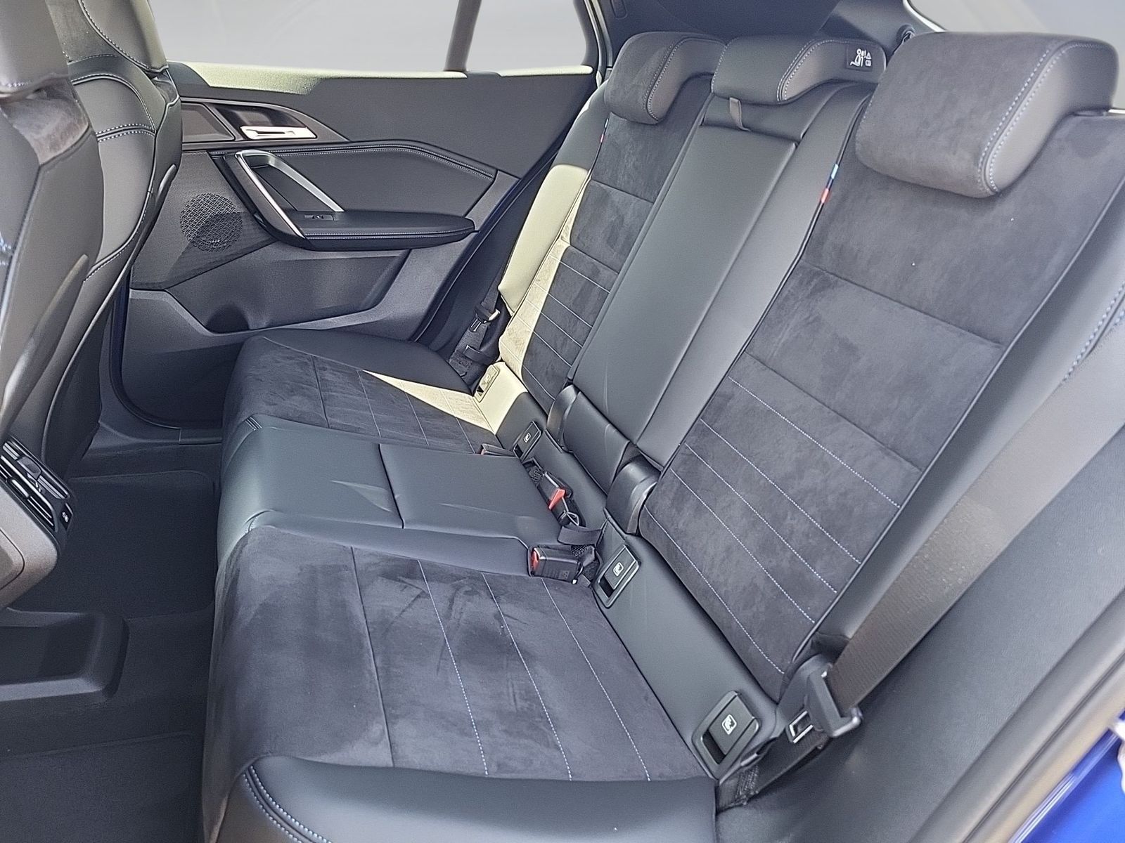 BMW iX2 - Bild 8