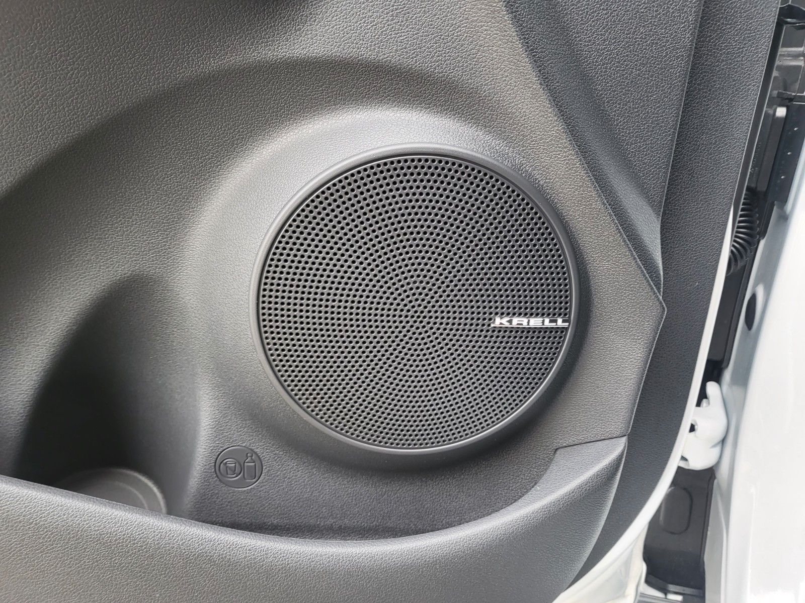 Fahrzeugabbildung Hyundai KONA Elektro TREND 100kw NAVI ASSI Wärmepumpe