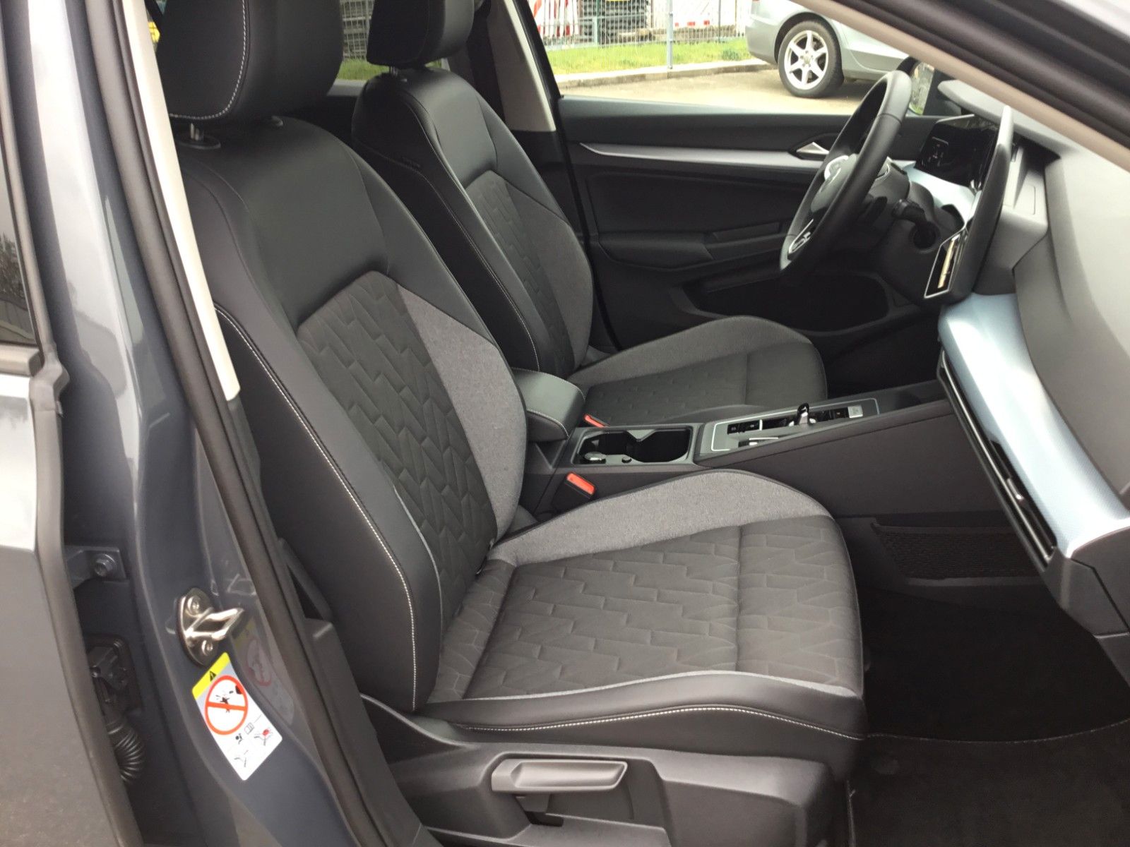 Fahrzeugabbildung Volkswagen Golf 1.5 eTSI DSG Goal+AHK+LED+Kamera+AppConnect