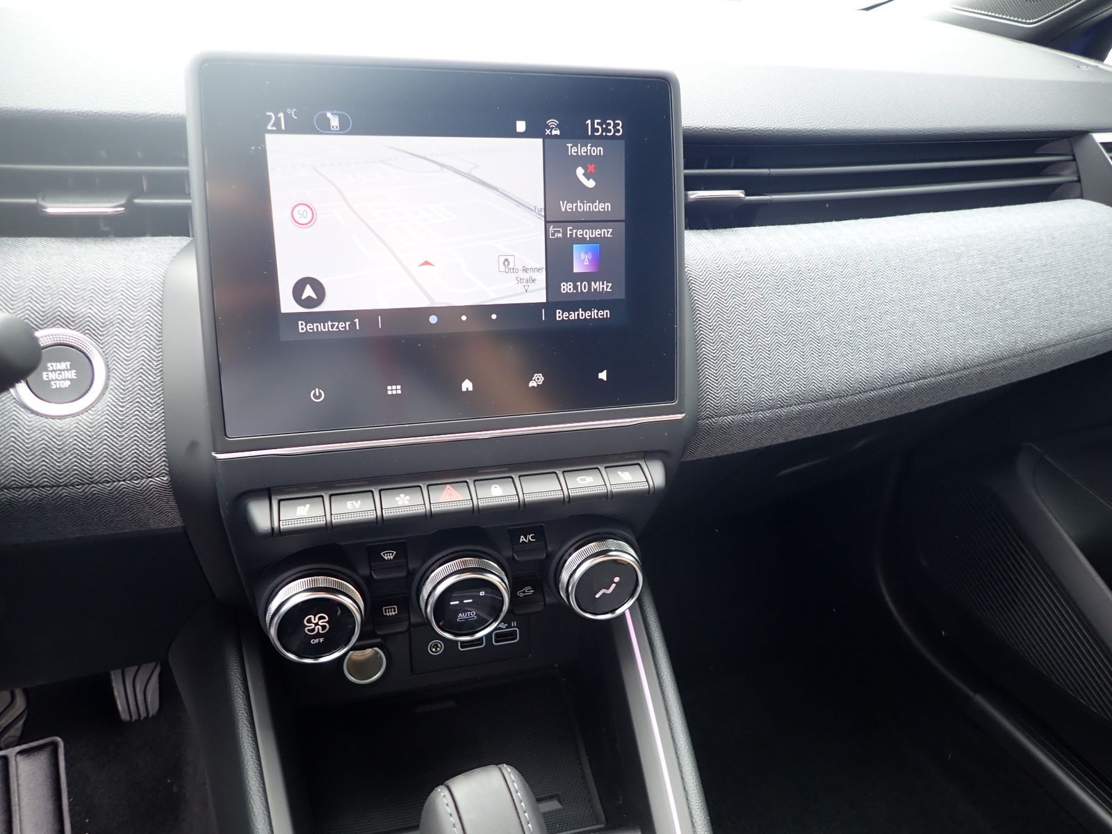 Fahrzeugabbildung Renault Clio Techno E-Tech Full Hybrid 145/GJR/NAVI/