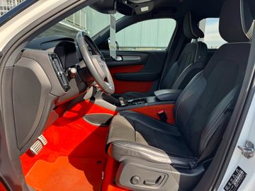 Volvo XC40 - 11