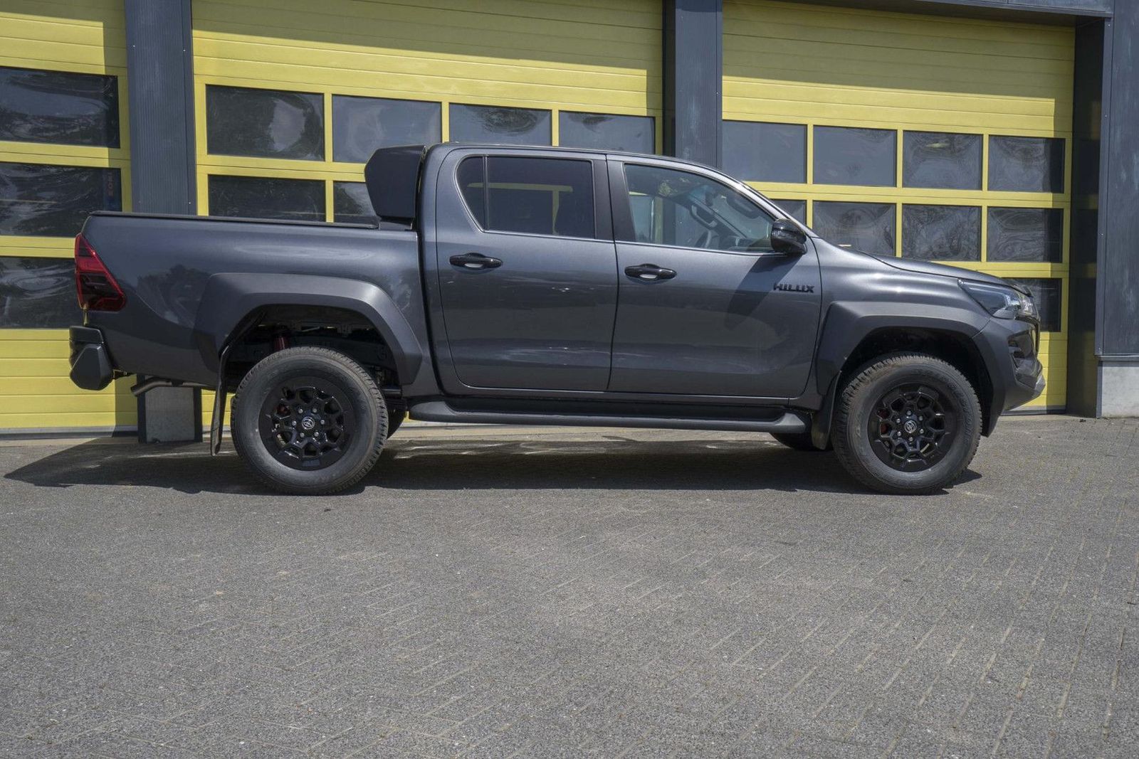 Toyota Hilux 2.8 D-4D Double Cab GR Sport imagem 3