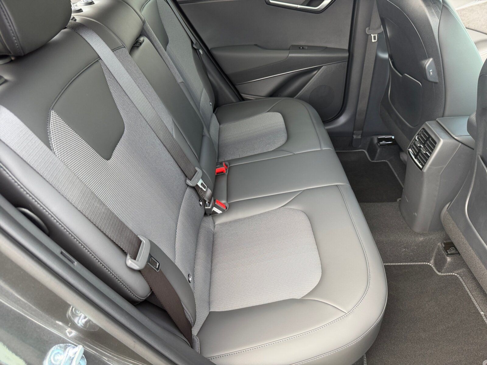 Fahrzeugabbildung Kia NIRO 1.6 HEV 129 DCT VISION KOM STY Navi/Autom.