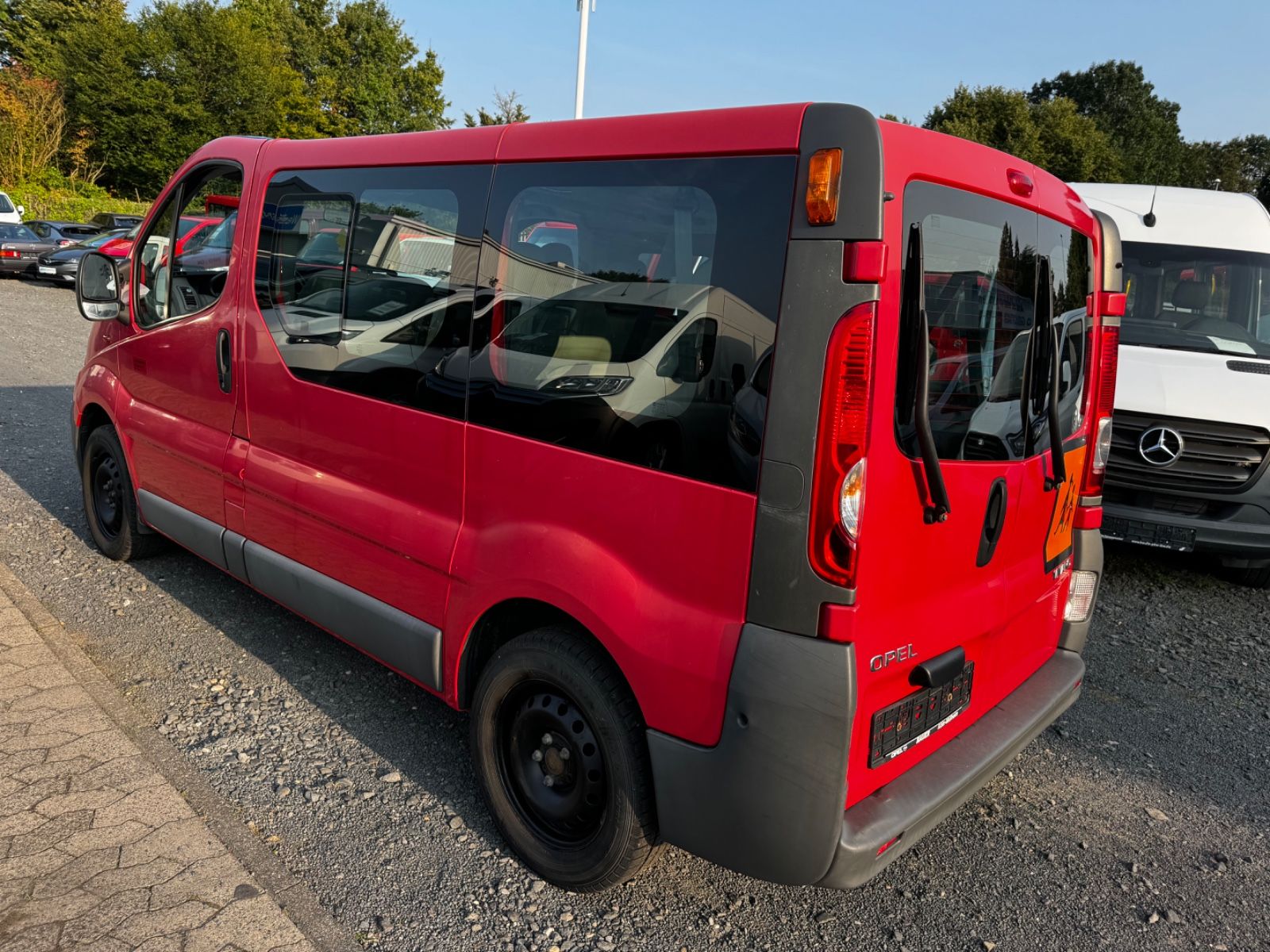 Fahrzeugabbildung Opel Vivaro Kombi Behindertengerecht *8058