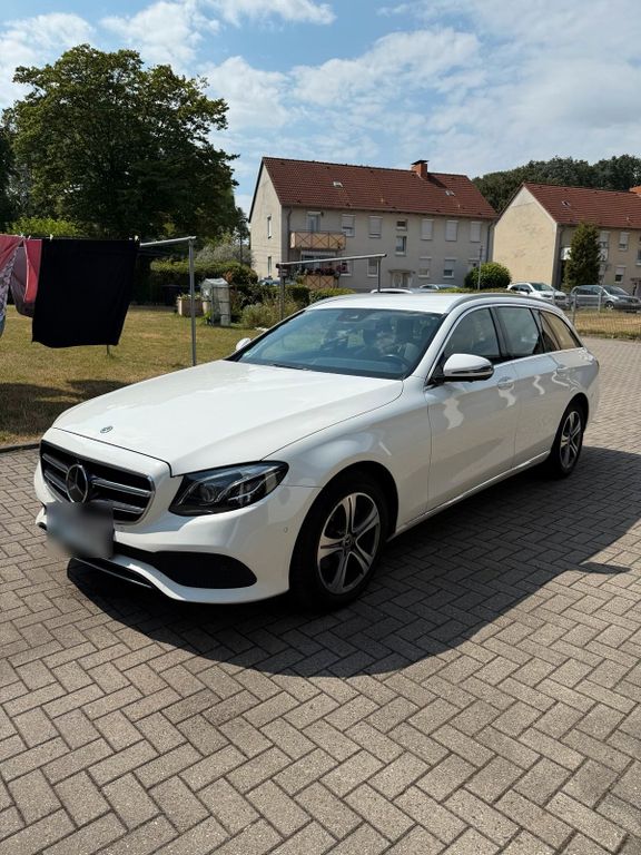 Image of Mercedes-Benz E 200