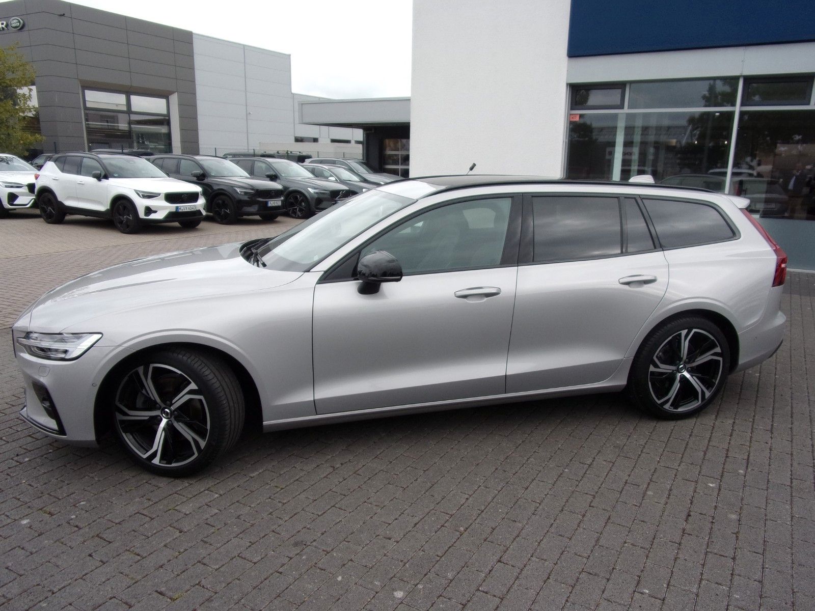 Volvo V60 B4 Kombi Plus Dark foto 2