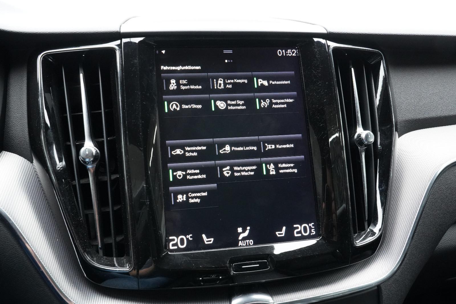 Volvo XC60 2.0 R-Design SHZ CarPlay Keyless PDC GRA