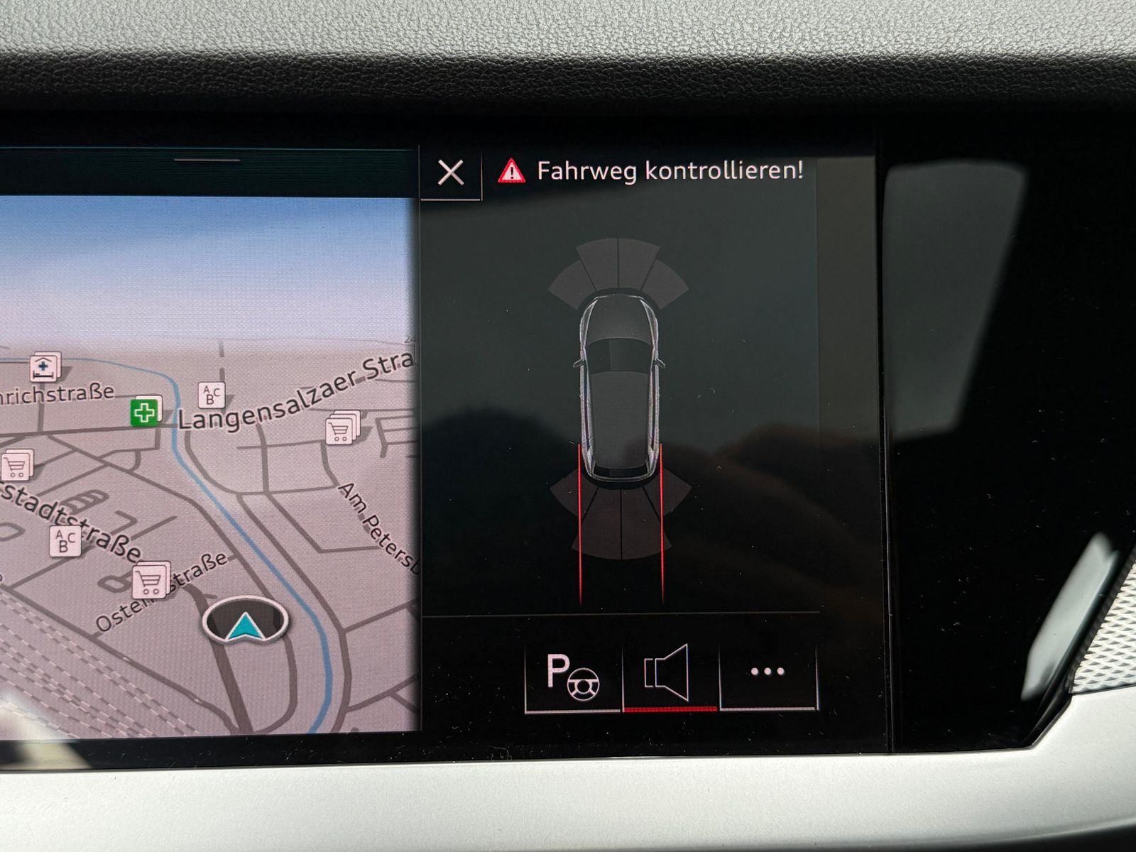 Fahrzeugabbildung Audi A3 35 TFSI S-tr. S-Line PANO+LED+ACC+SHZ+CARPLAY