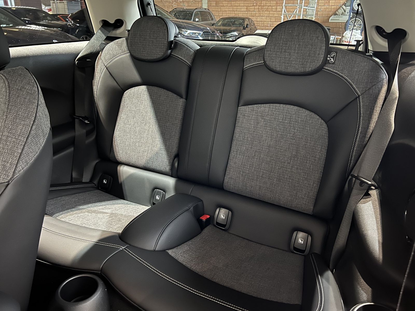 Fahrzeugabbildung MINI Cooper |Sonnenschutzverglasung |Sportsitze |PDC