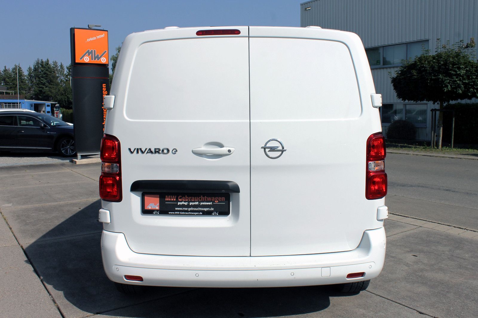 Fahrzeugabbildung Opel Vivaro-e Kasten M 75kWh Elegance 360° PDC TEMP