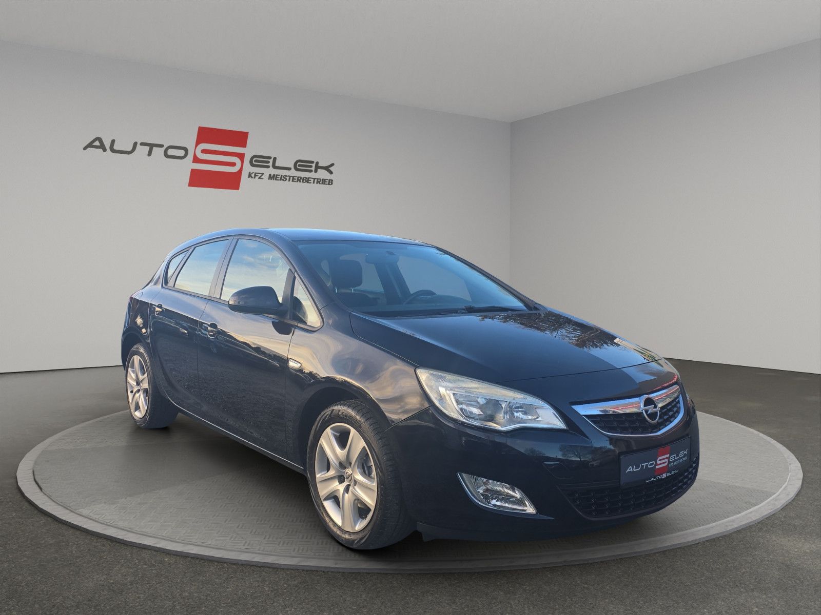 Fahrzeugabbildung Opel Astra J Edition*Klima*Tüv und Service NEU