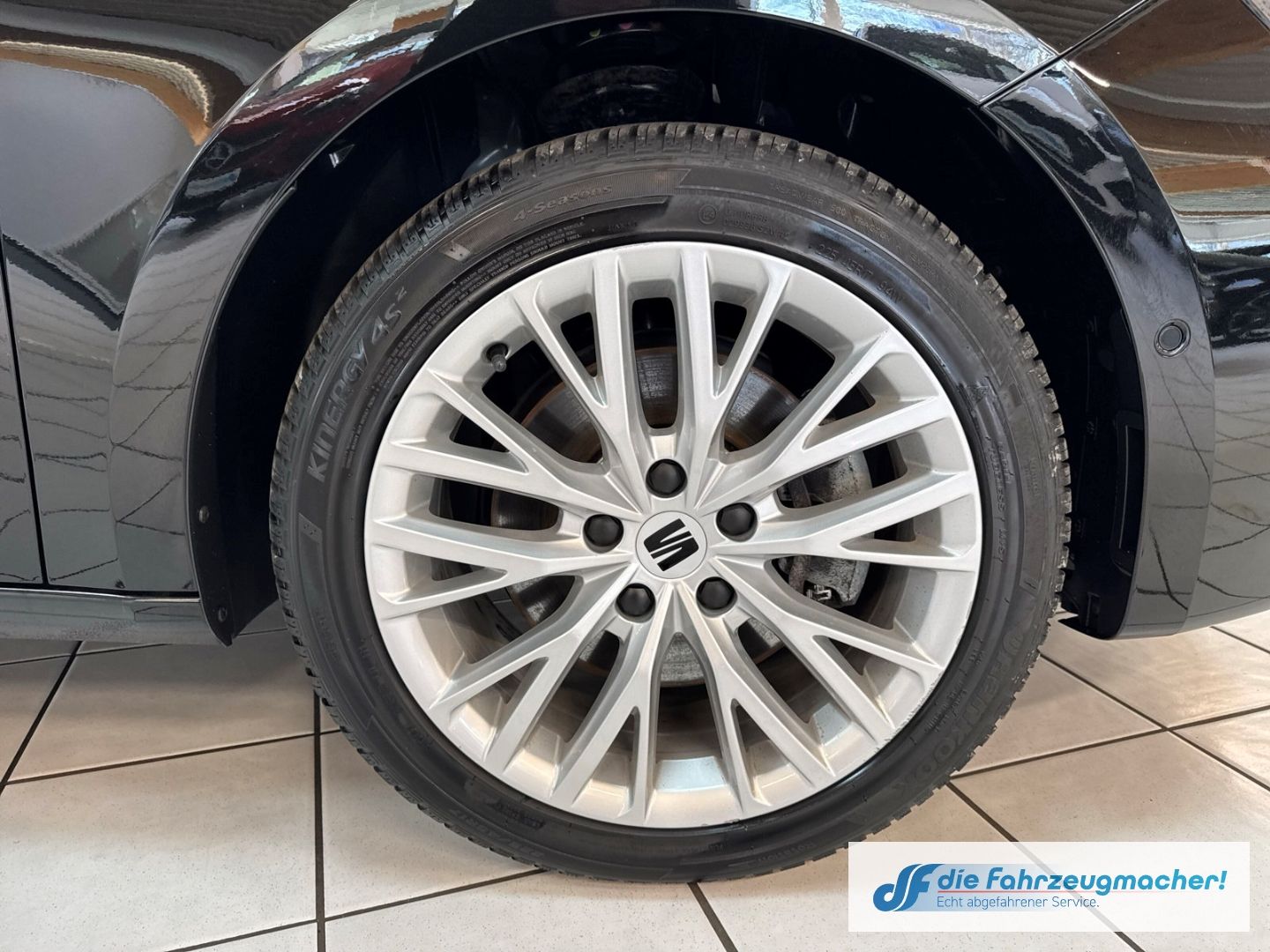 Fahrzeugabbildung SEAT Leon Sportstourer Xcellence e-HYBRID Navi Digita