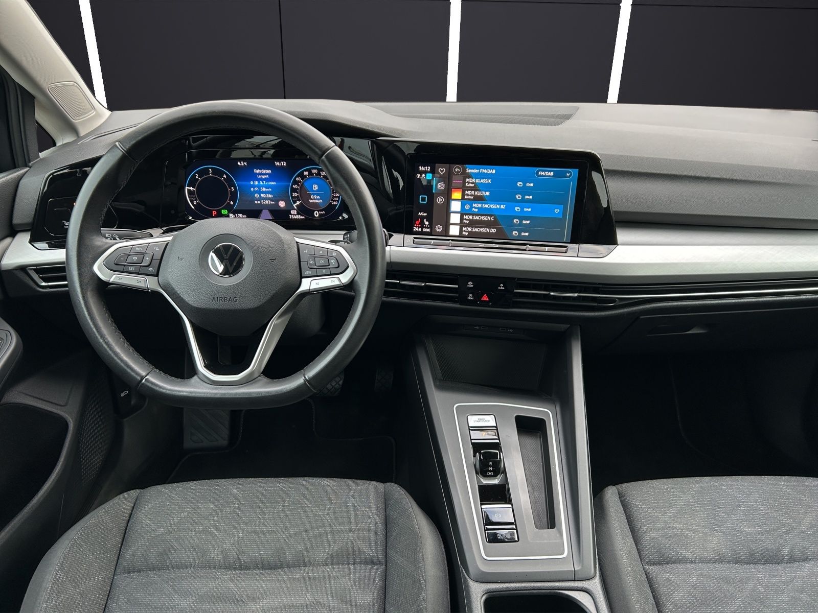 Fahrzeugabbildung Volkswagen Golf VIII Life TDI DSG LED ACC SH PDC Navi AID D