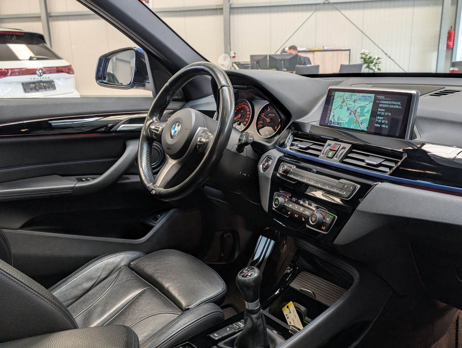 Fahrzeugabbildung BMW X1 20d xD M-Sport LED H&K Cam HUD Pano AHK 19"