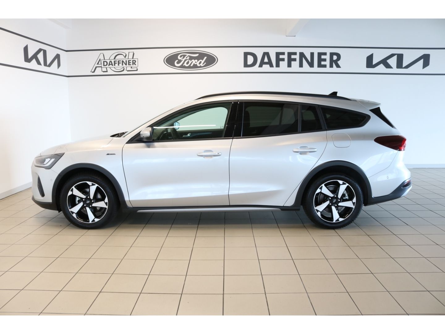Fahrzeugabbildung Ford Focus Active X Schiebdach LED DAB totWinkel ASS