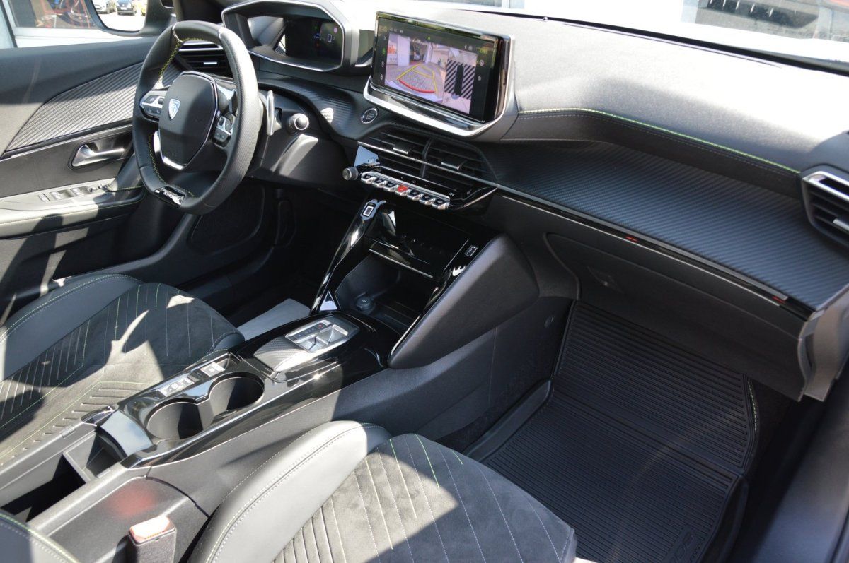 Fahrzeugabbildung Peugeot 2008   GT LED Shz Navi Alu