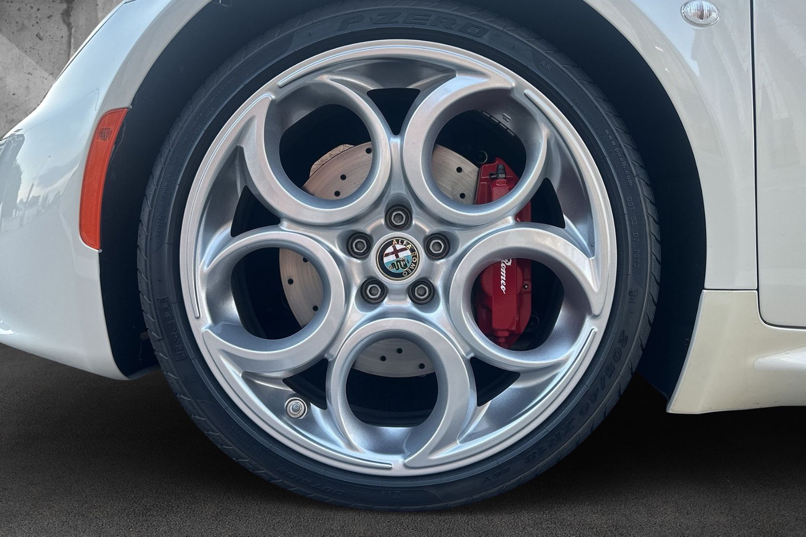 Fahrzeugabbildung Alfa Romeo 4C*1.Hand*Deutsches Auto*Carbon Scheinwerfer