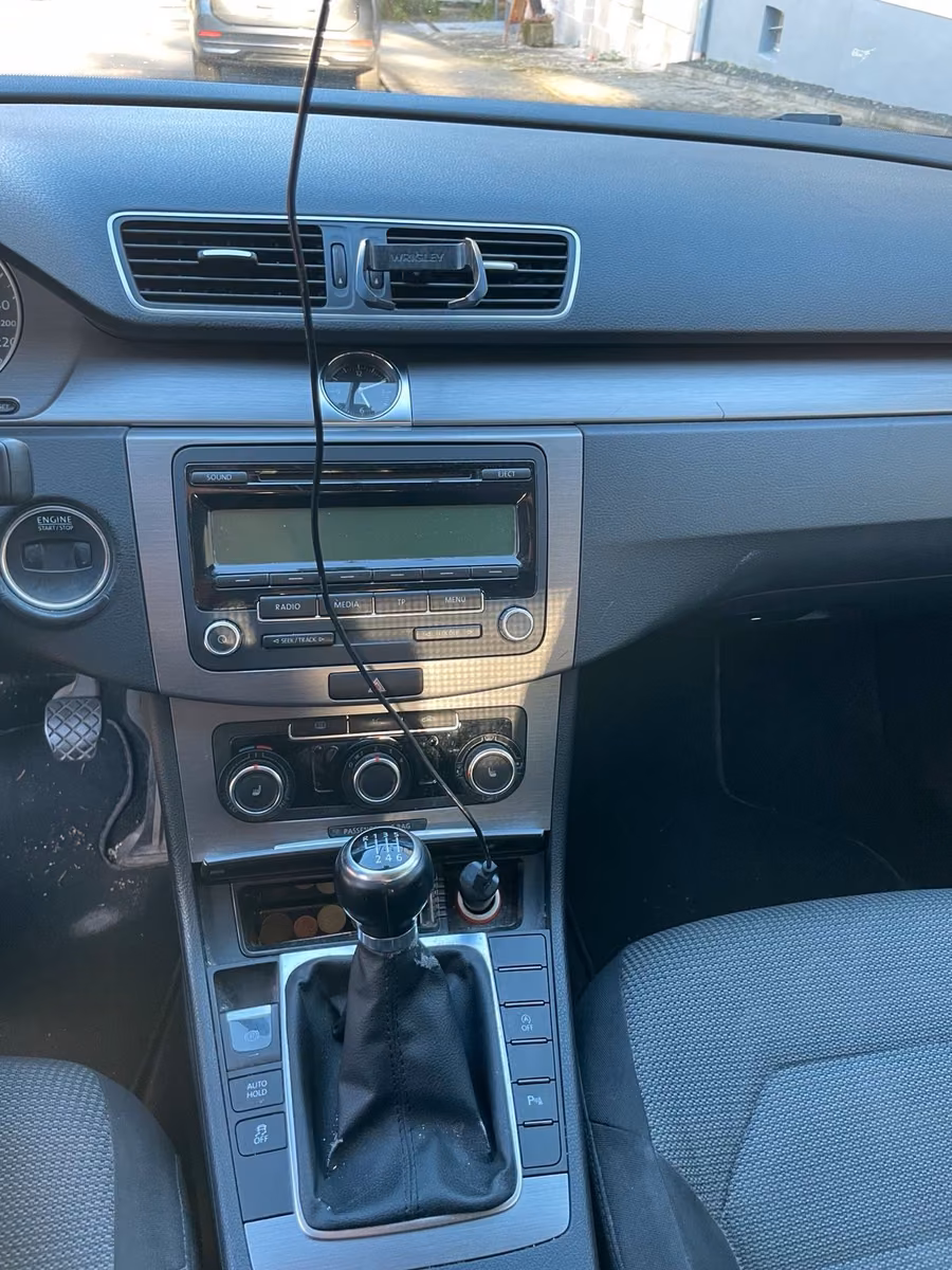 Volkswagen Passat 2011 — photo 9
