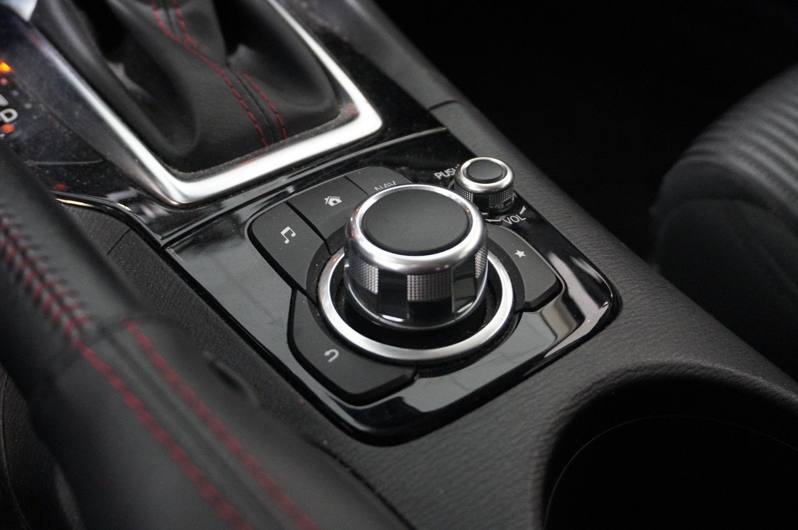 Fahrzeugabbildung Mazda 3 Lim. 2.0 SKYACTIVE VISION KLIMA/SHZ/PDC/TEMP.