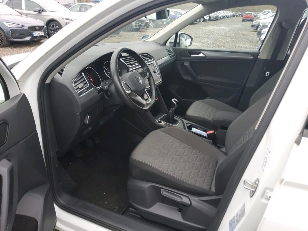 Fahrzeugabbildung Volkswagen Tiguan TSI Life LED Navi ACC PDC SH