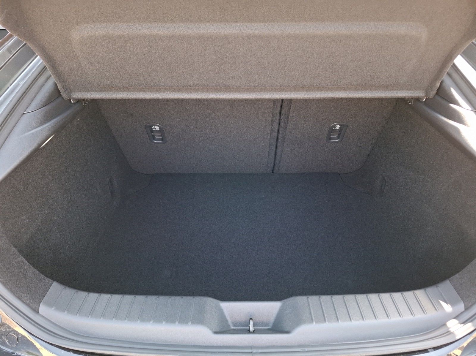 MAZDA 3 2.5 e-SKYACTIV G 140PS 6AT Homura - Image 13