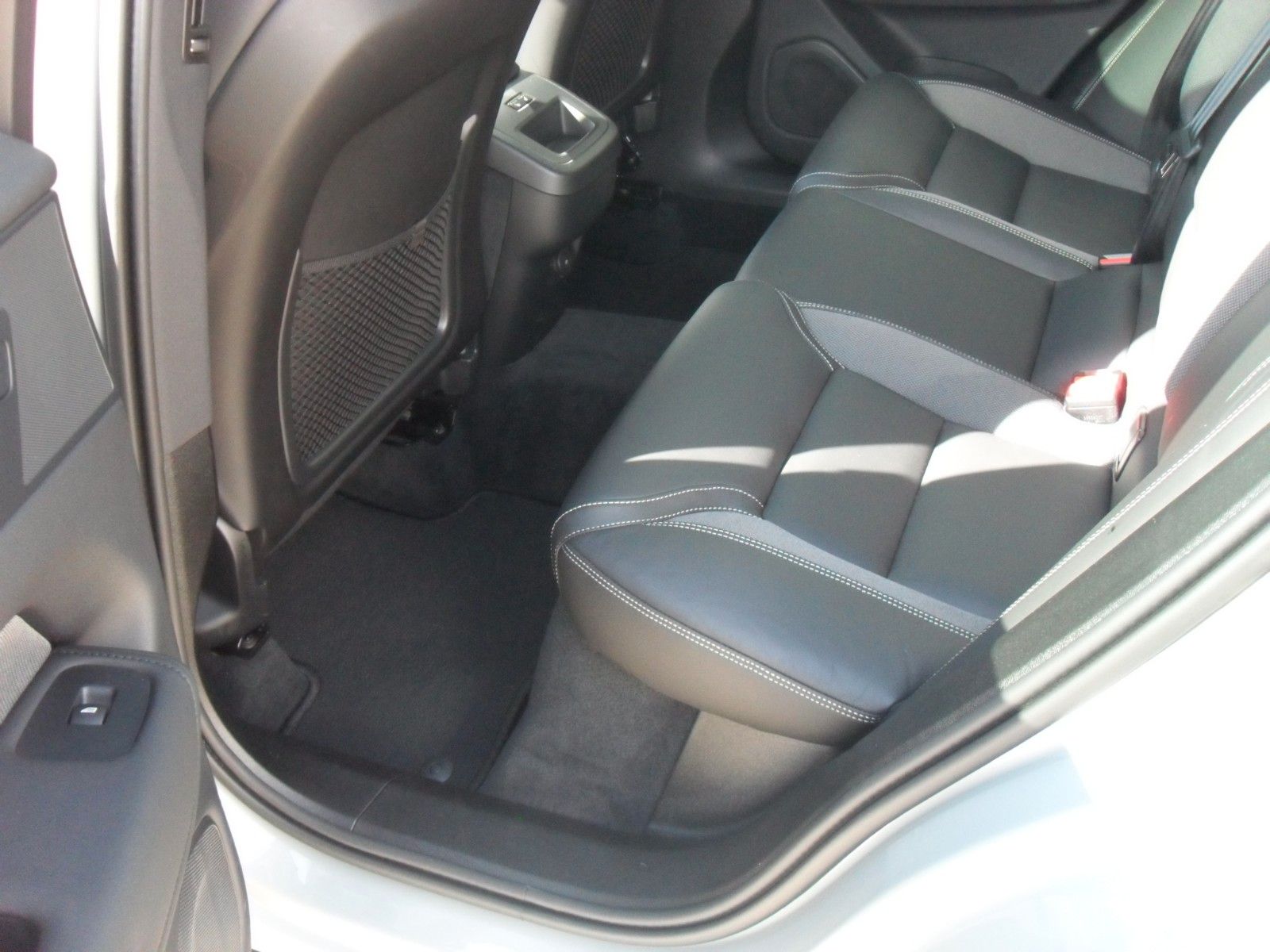Fahrzeugabbildung Volvo XC 60 B5 Plus Black Edition AWD | Headup