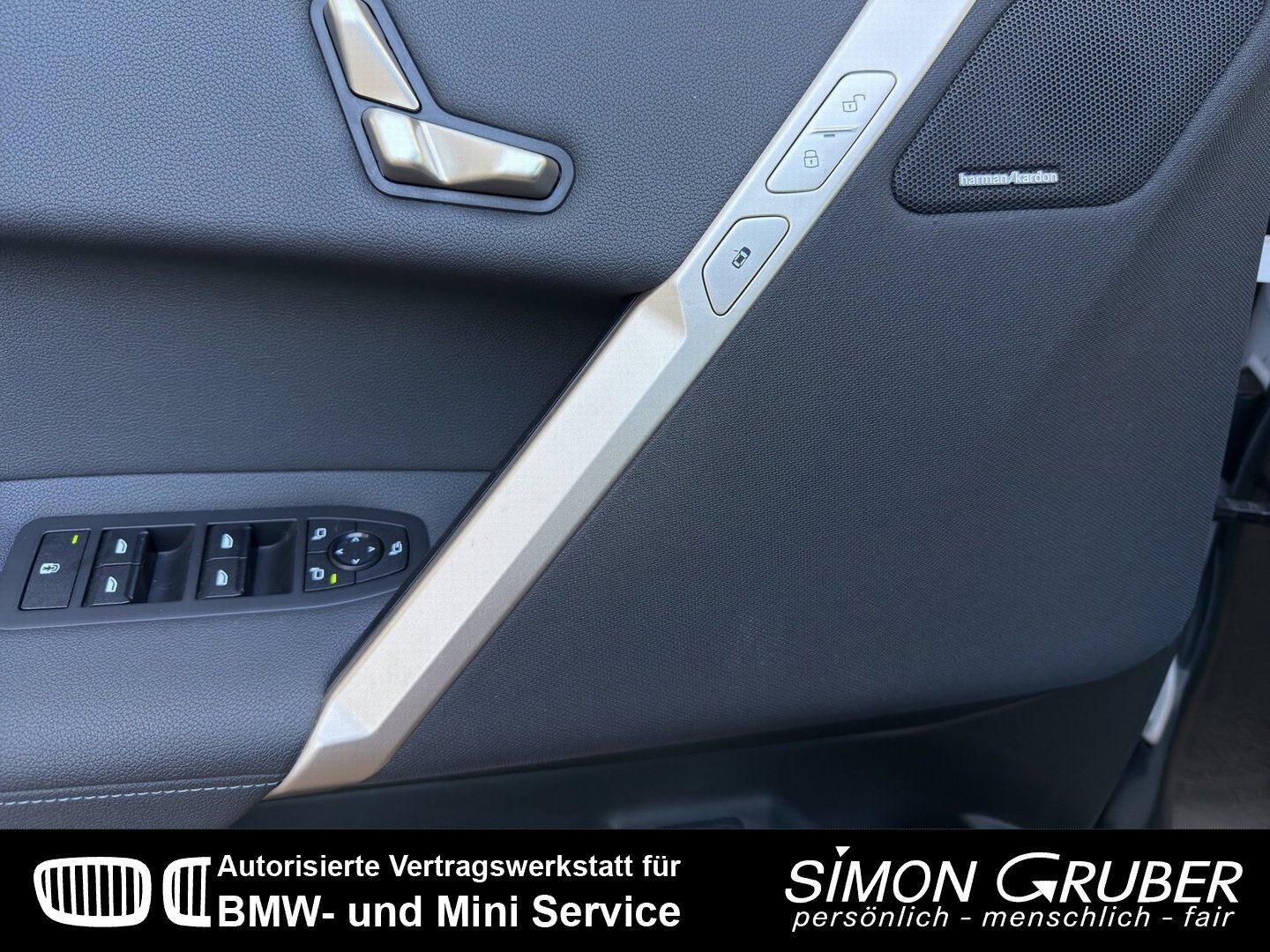 Fahrzeugabbildung BMW iX xDrive50 Sport PanoSky H&K HUD Laser AHK