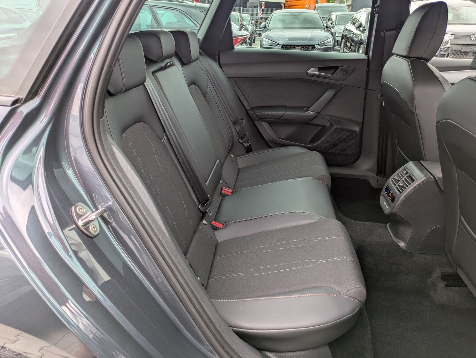 Fahrzeugabbildung CUPRA Leon 1.5 eTSI DSG MATRIX-LED*ACC*APP*KAMERA*18"