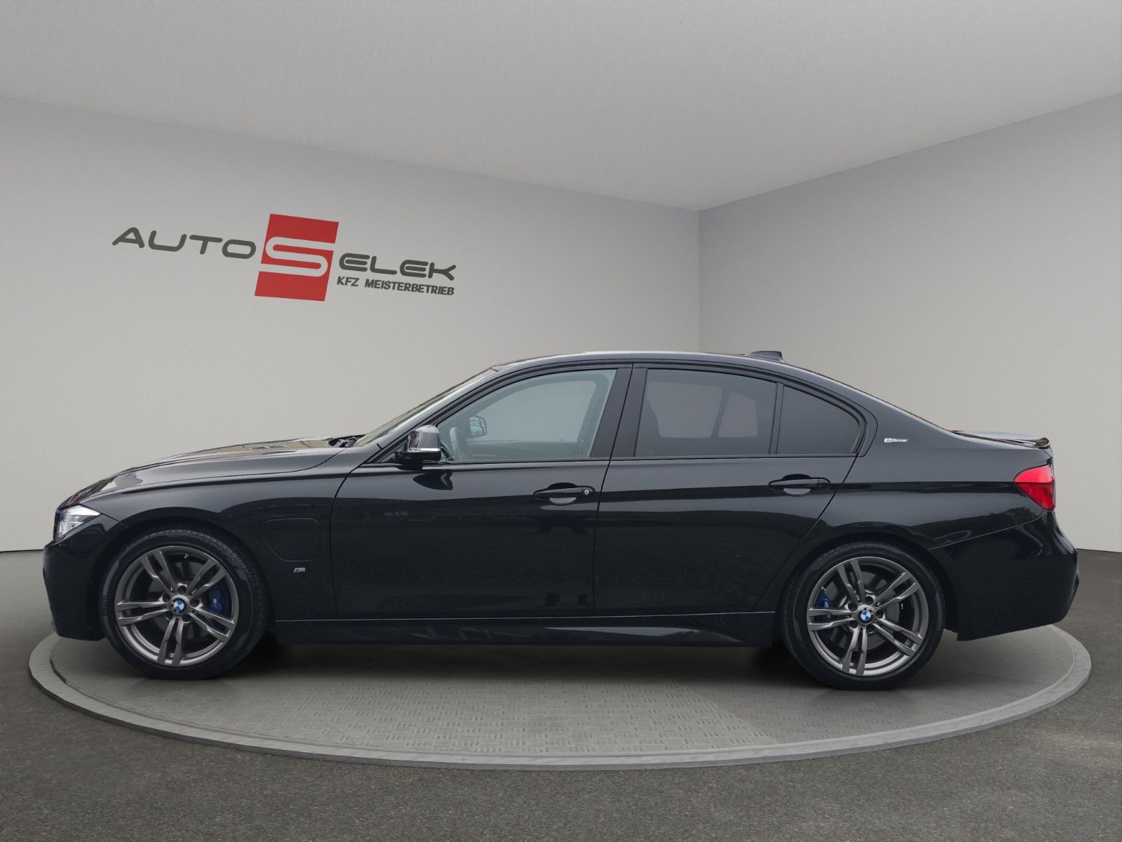 Fahrzeugabbildung BMW 330 e iPerformance M-Sportpaket +LED+ALCANTARA