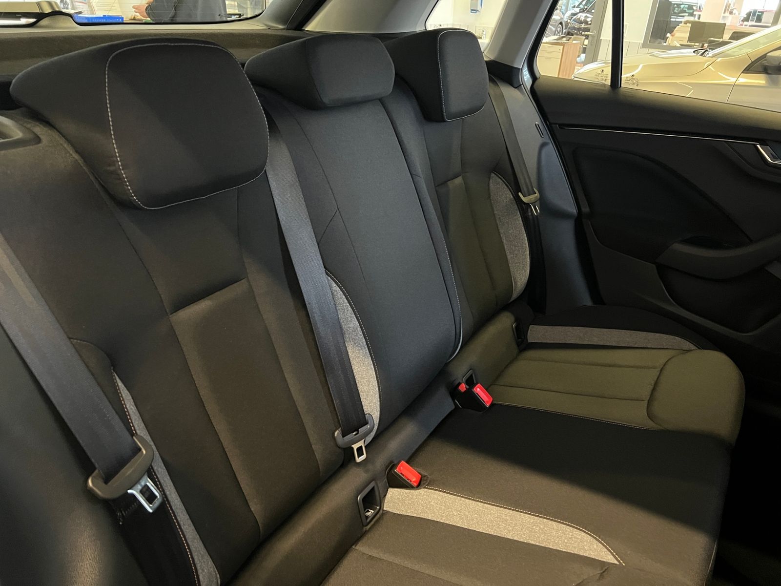 Fahrzeugabbildung SKODA Kamiq Selection 1.0 TSI DSG *AHK, LED, Komfortpa