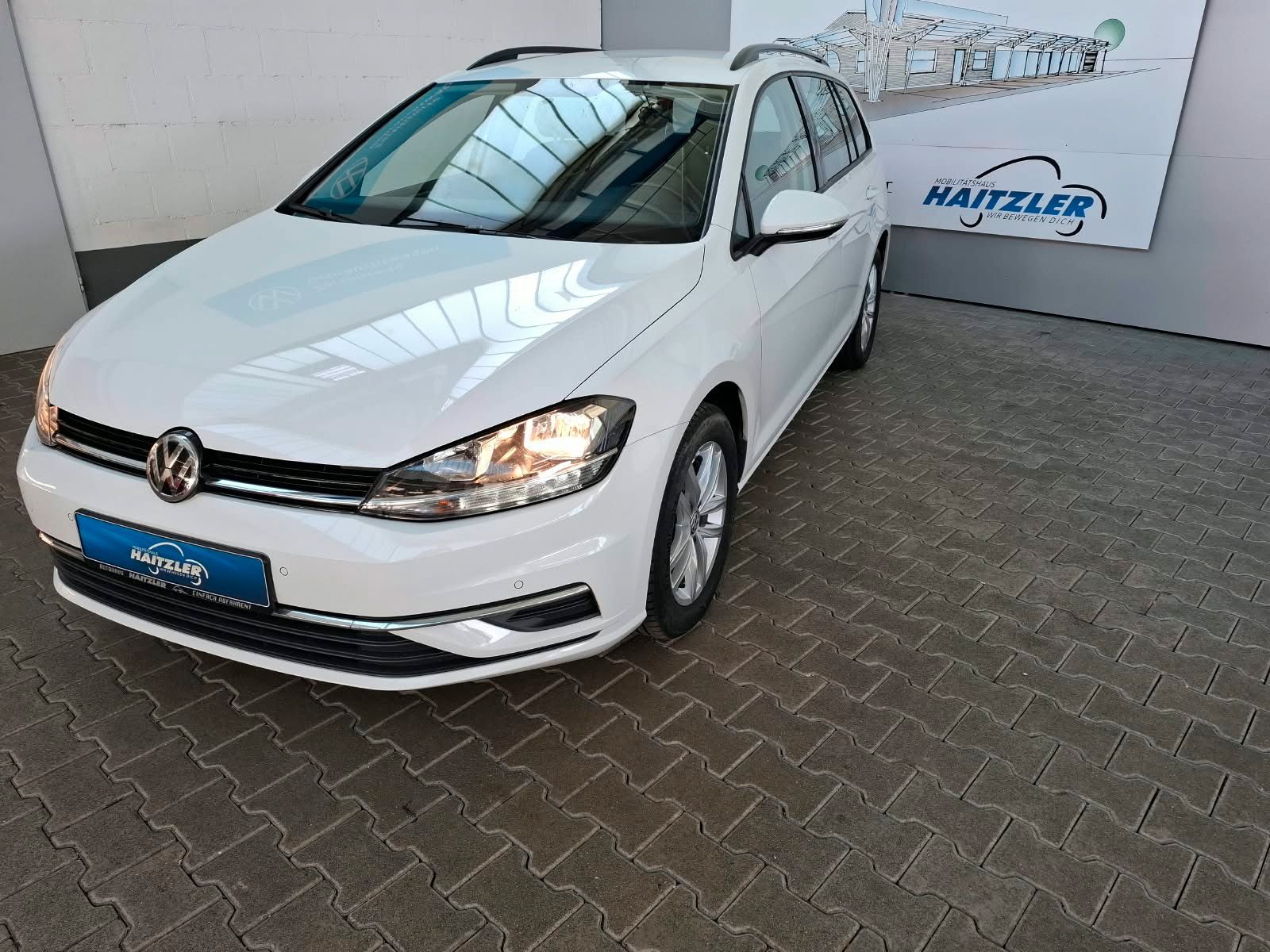 Fahrzeugabbildung Volkswagen Golf VII Var. Comf. 1,5 TSI + AHK+ACC+Navigation