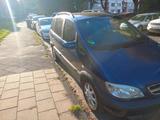 Opel OPEL ZAFIRA 2.2 - Opel Zafira aus 2003 mit Diesel-Antrieb