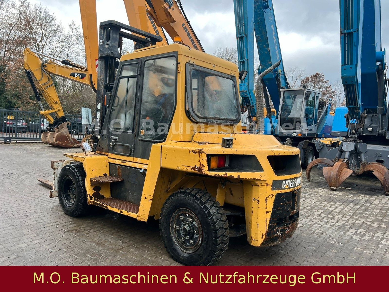 Fahrzeugabbildung CAT DF 70 / 7T / 4m / Drehgerät /