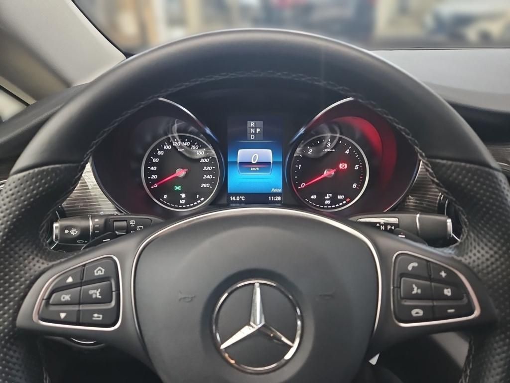 Fahrzeugabbildung Mercedes-Benz V 300 AVG lang 4x4 7 Sitze 2,5tAHK DISTRONIC EDW