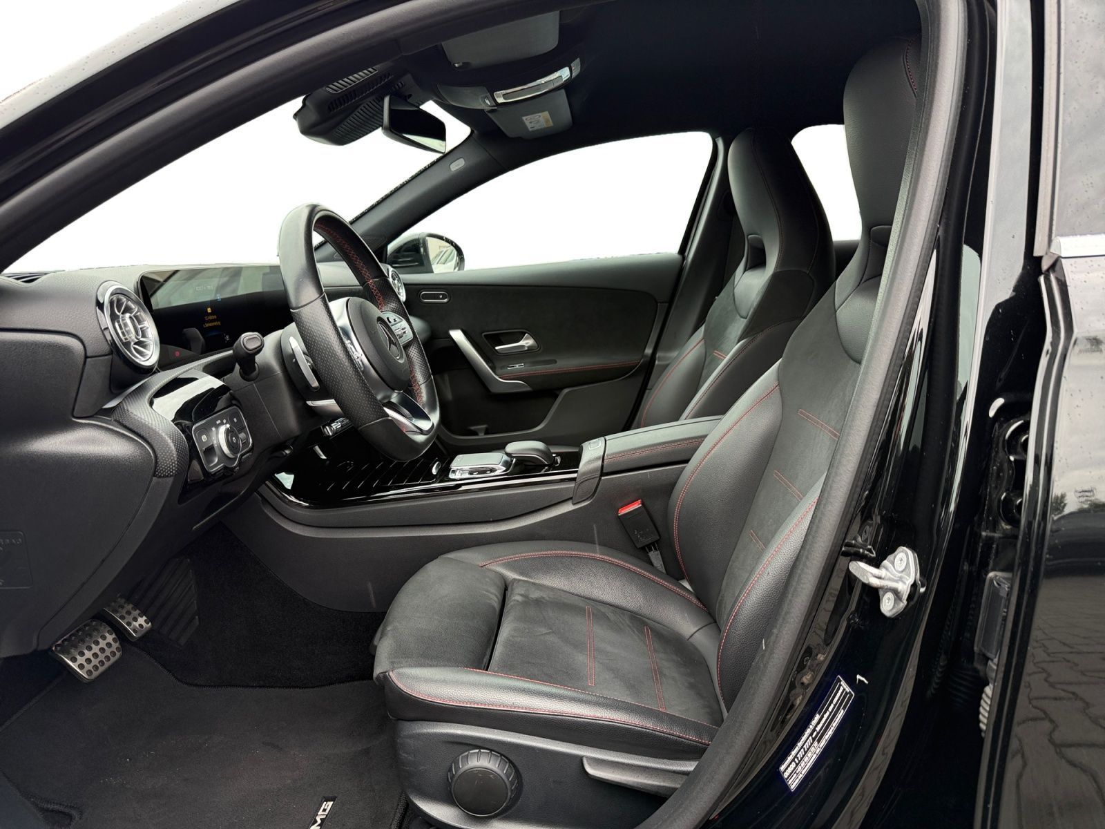 Fahrzeugabbildung Mercedes-Benz A 250 AMG Line 360VIEW AMB KEYLESS