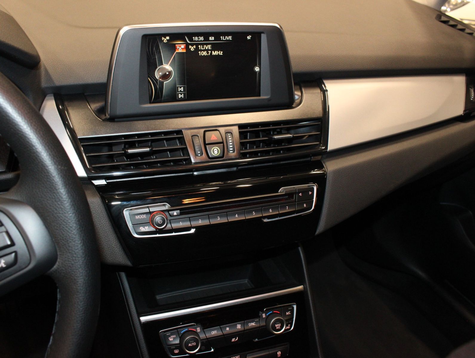 Fahrzeugabbildung BMW 216 i Active Tourer Advantage 1. Hand*TOP